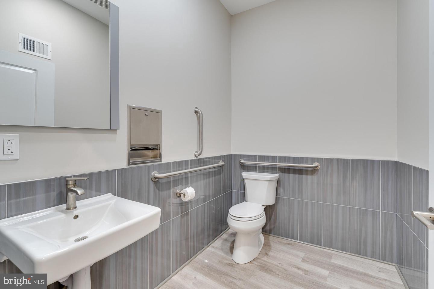 1717 S 2nd St #commercial Property Photo 12