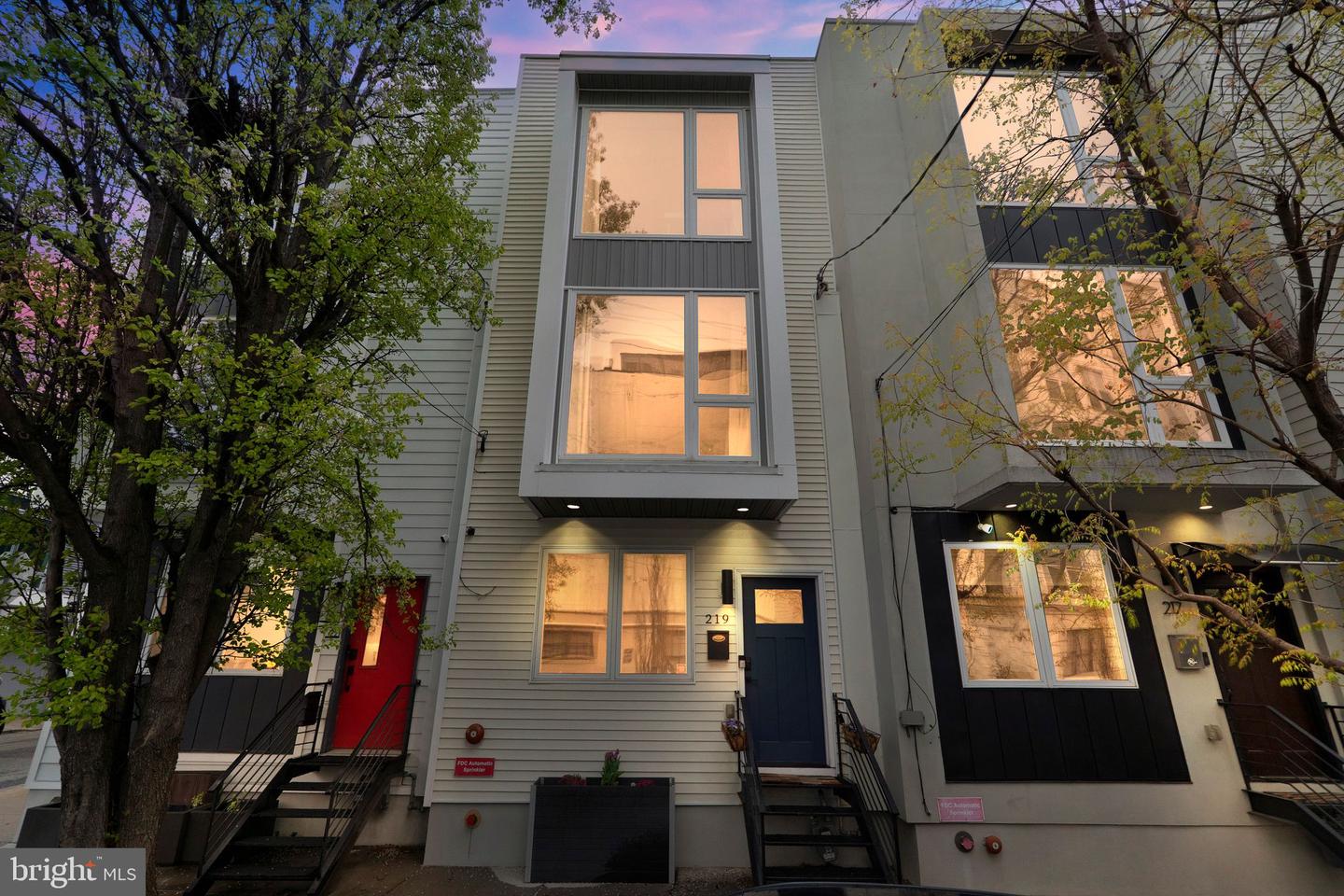 219 GREEN ST Property Photo 1
