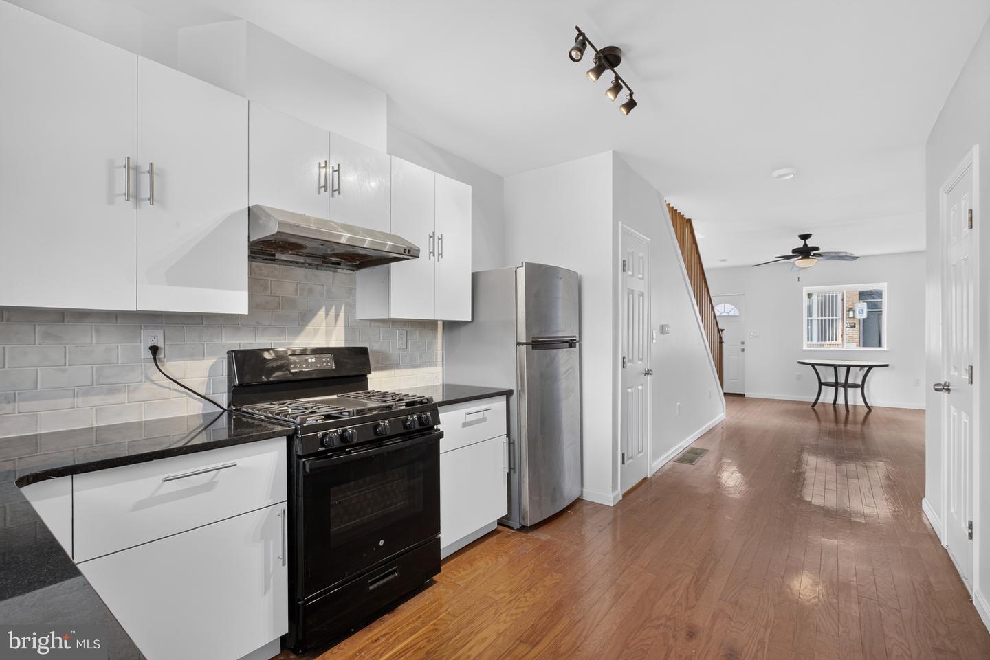 1338 S Dover St Property Photo 5