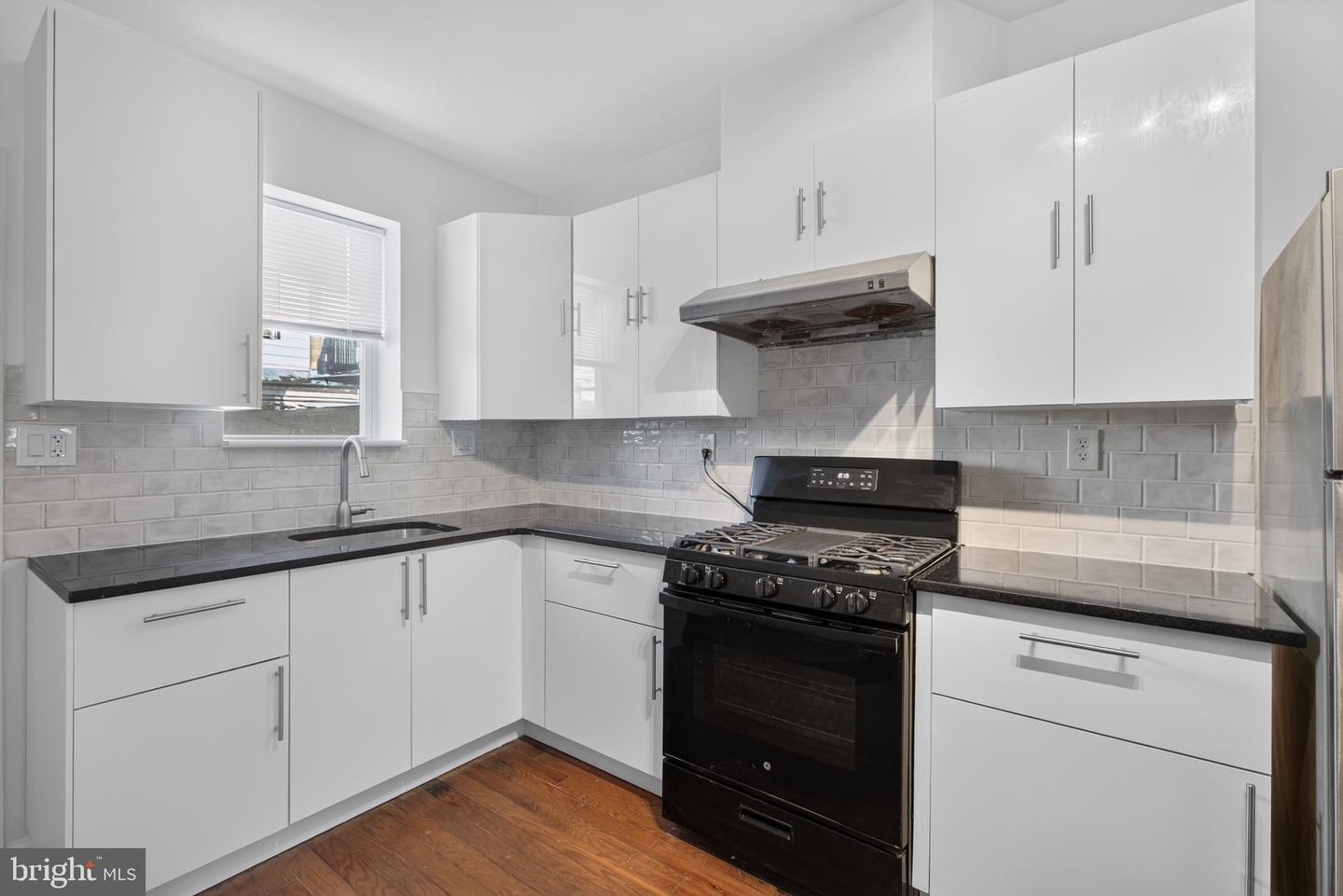 1338 S Dover St Property Photo 7