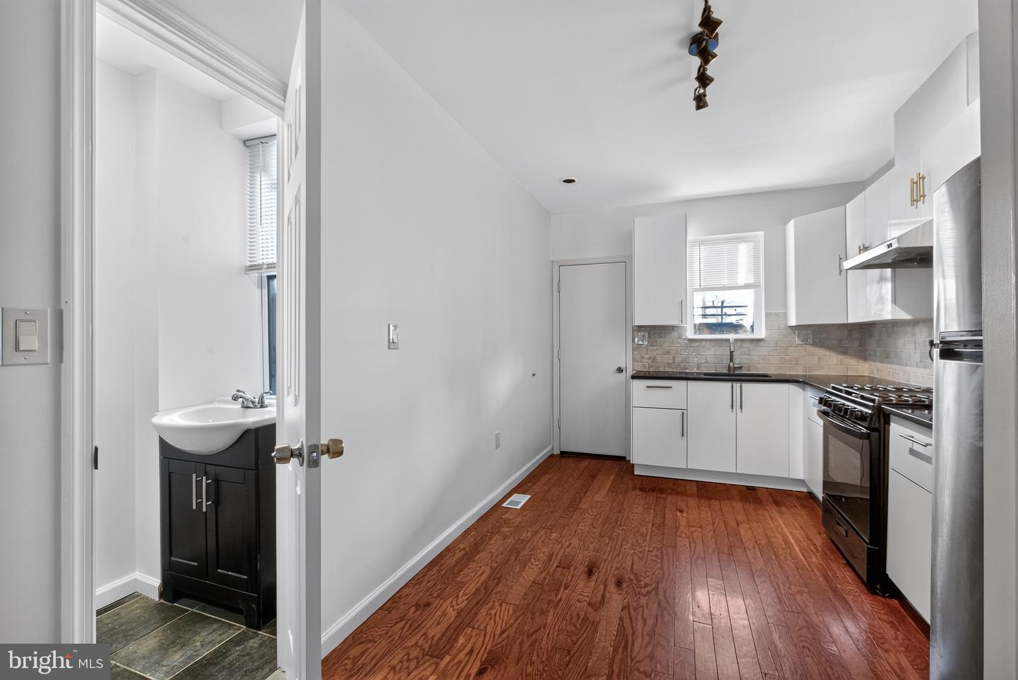 1338 S Dover St Property Photo 8