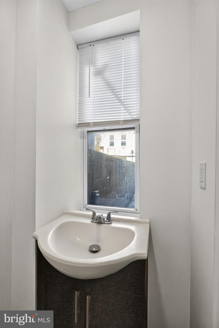 1338 S Dover St Property Photo 9