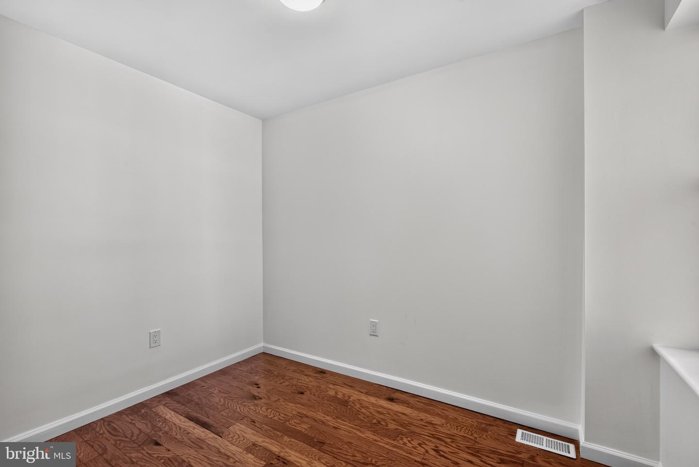 1338 S Dover St Property Photo 19
