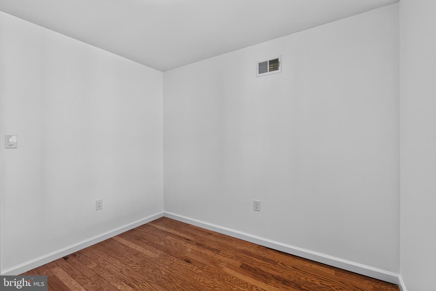 1338 S Dover St Property Photo 21