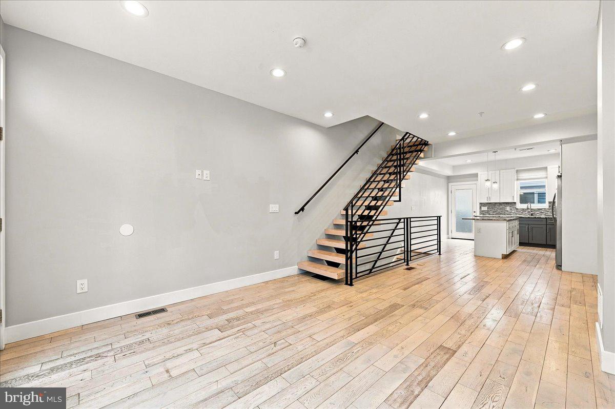 1730 Ingersoll St Property Photo 3