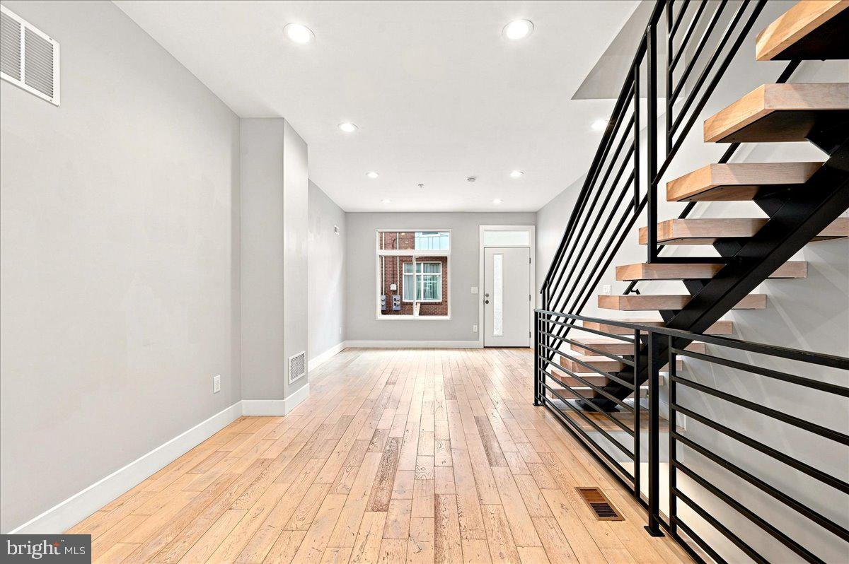 1730 Ingersoll St Property Photo 5