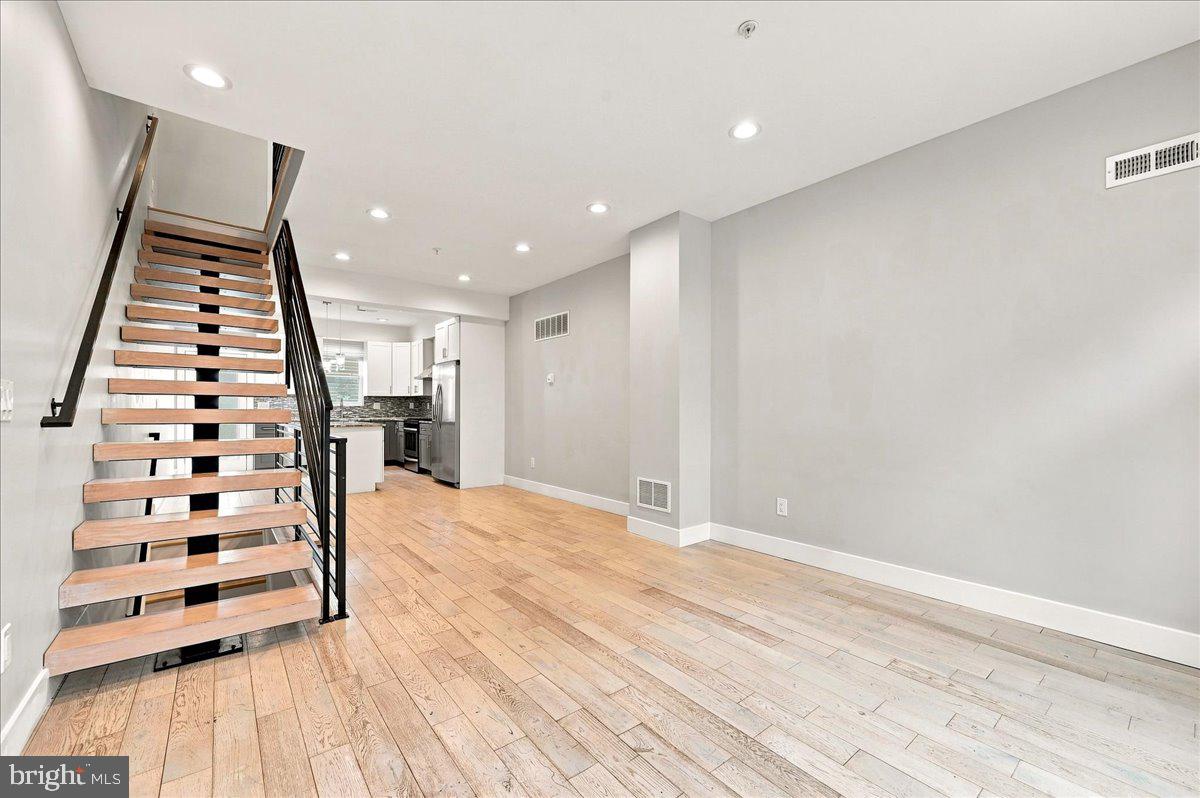 1730 Ingersoll St Property Photo 7