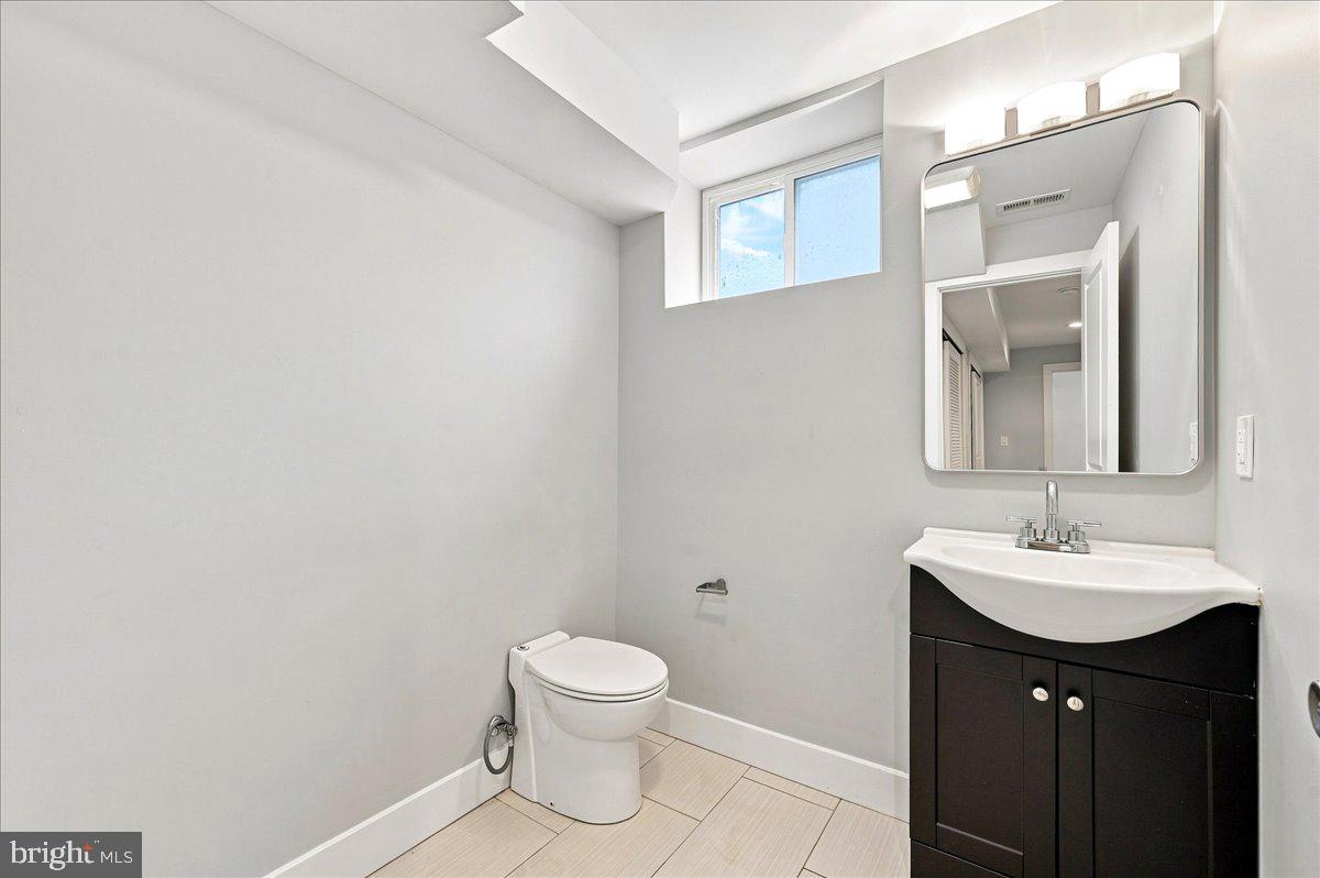 1730 Ingersoll St Property Photo 12