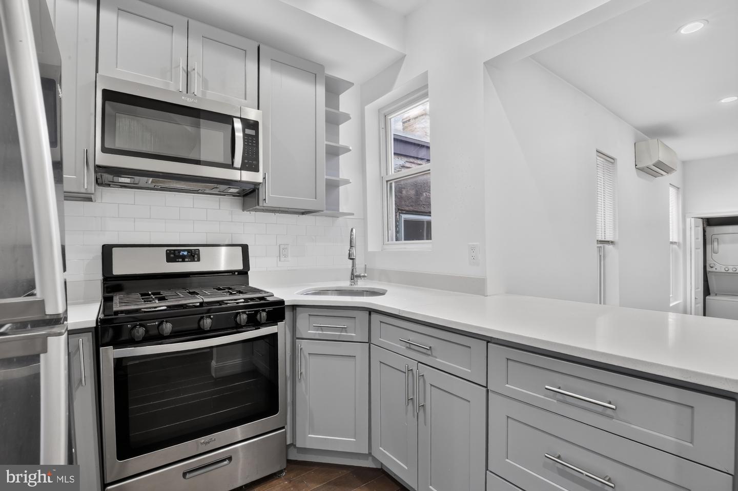 2319 N College Ave #b Property Photo 6