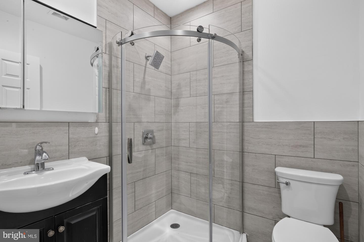 2319 N College Ave #b Property Photo 8