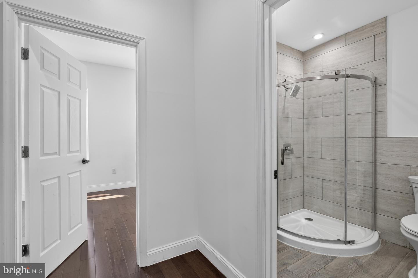2319 N College Ave #b Property Photo 9
