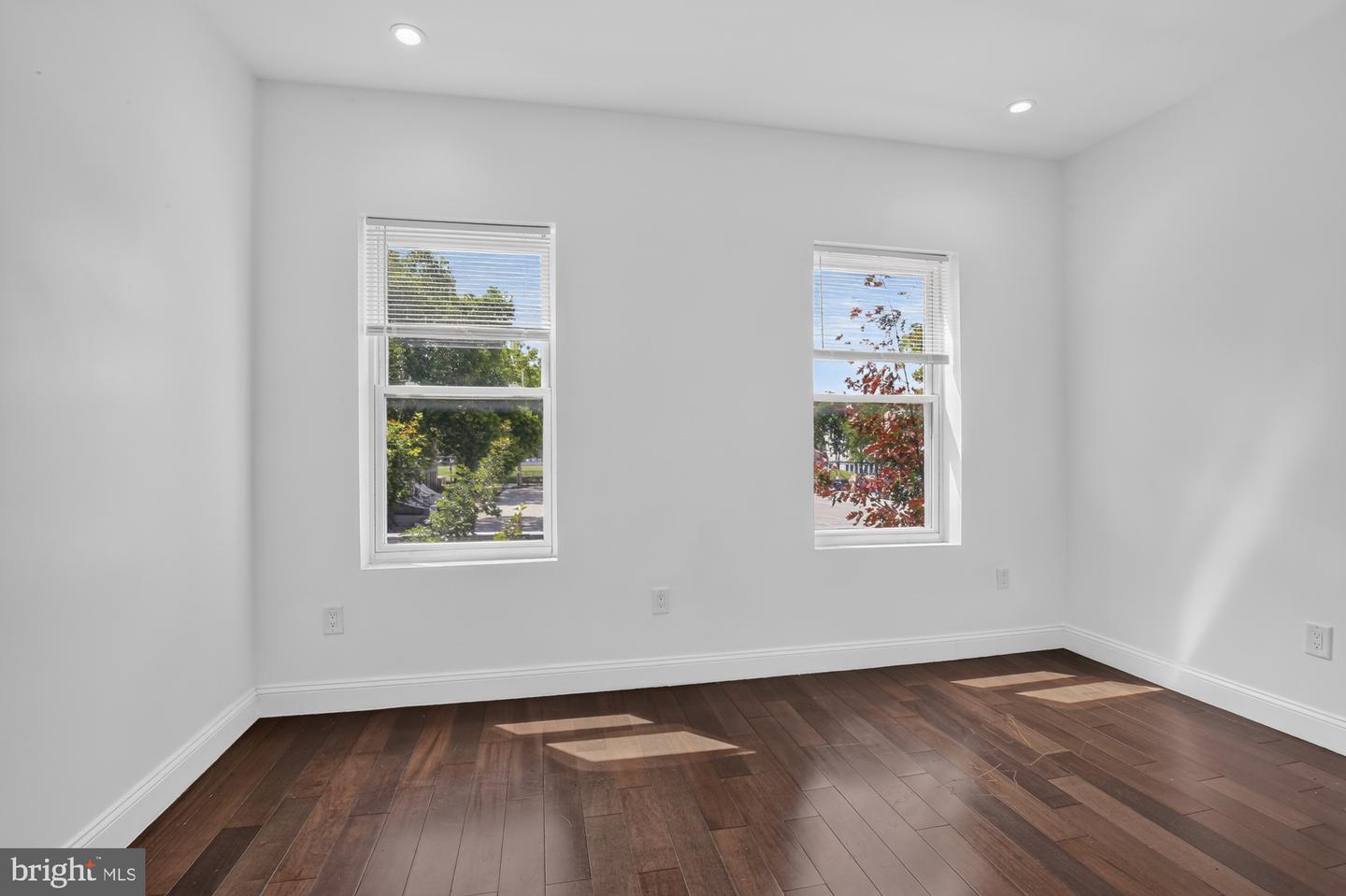 2319 N College Ave #b Property Photo 10