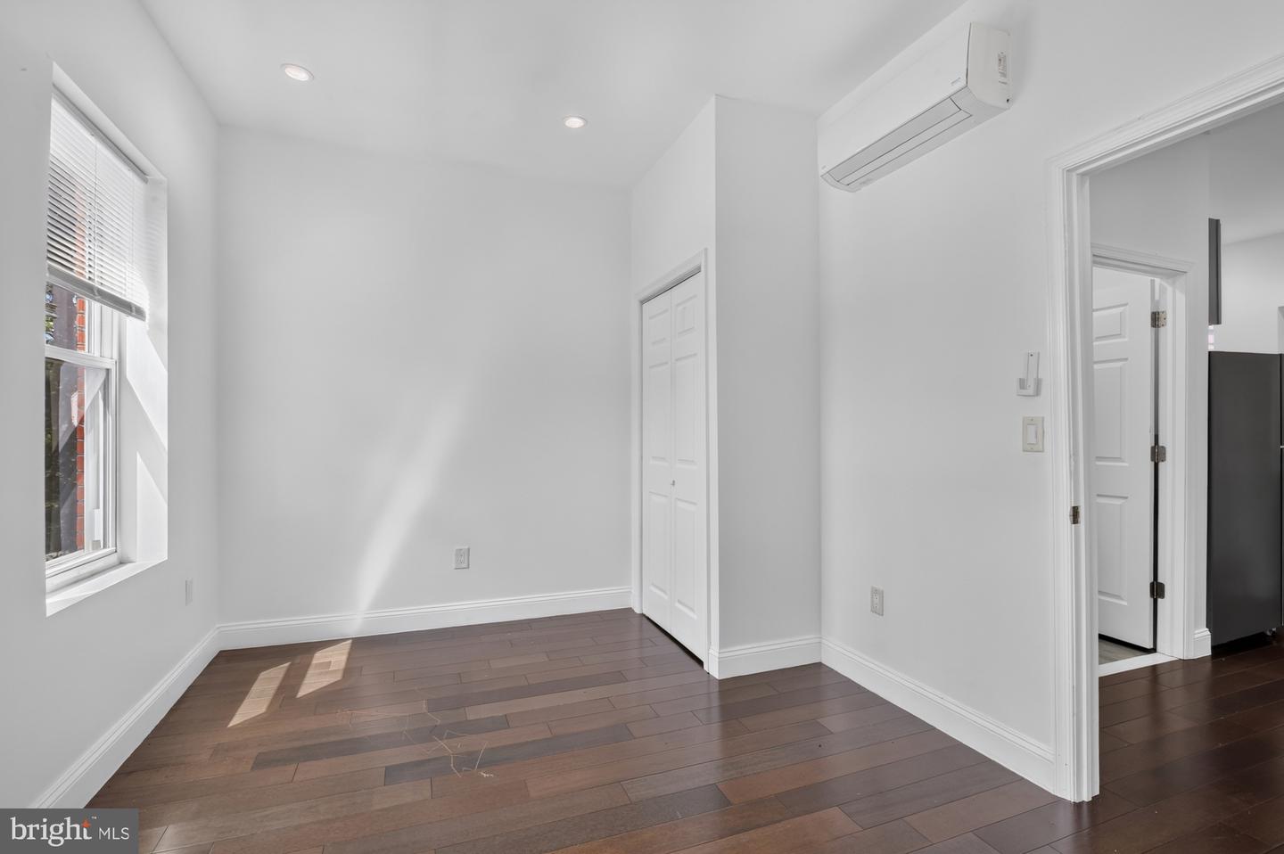 2319 N College Ave #b Property Photo 11