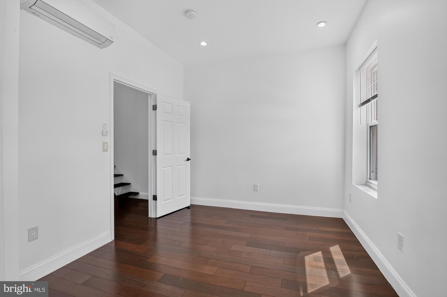 2319 N College Ave #b Property Photo 12