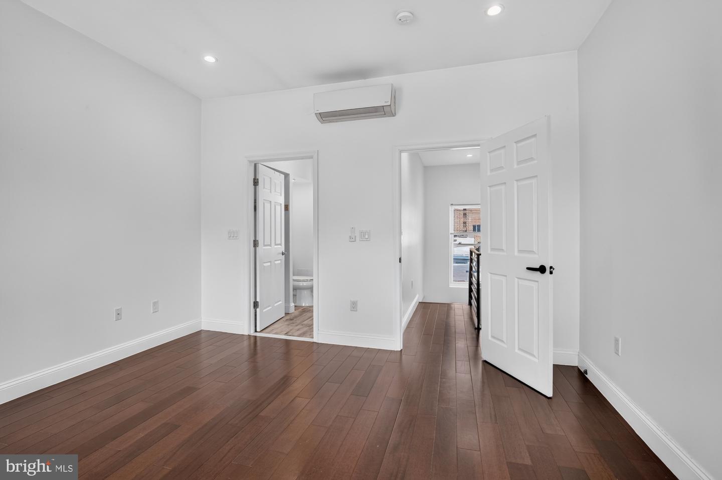 2319 N College Ave #b Property Photo 15