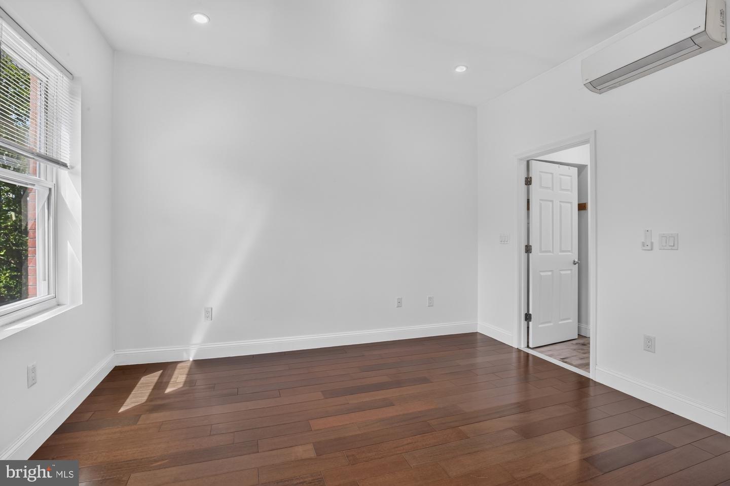 2319 N College Ave #b Property Photo 16