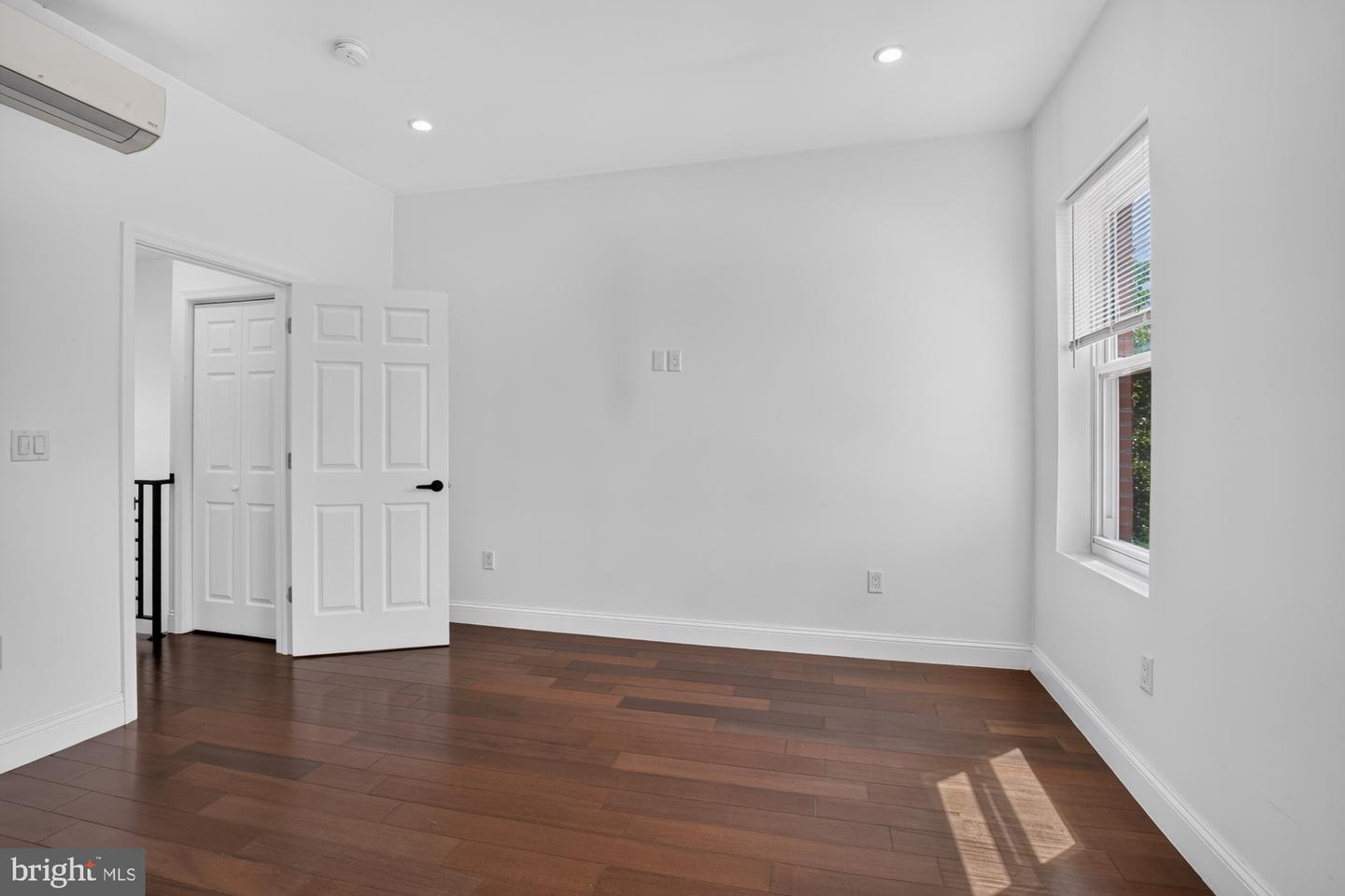 2319 N College Ave #b Property Photo 17