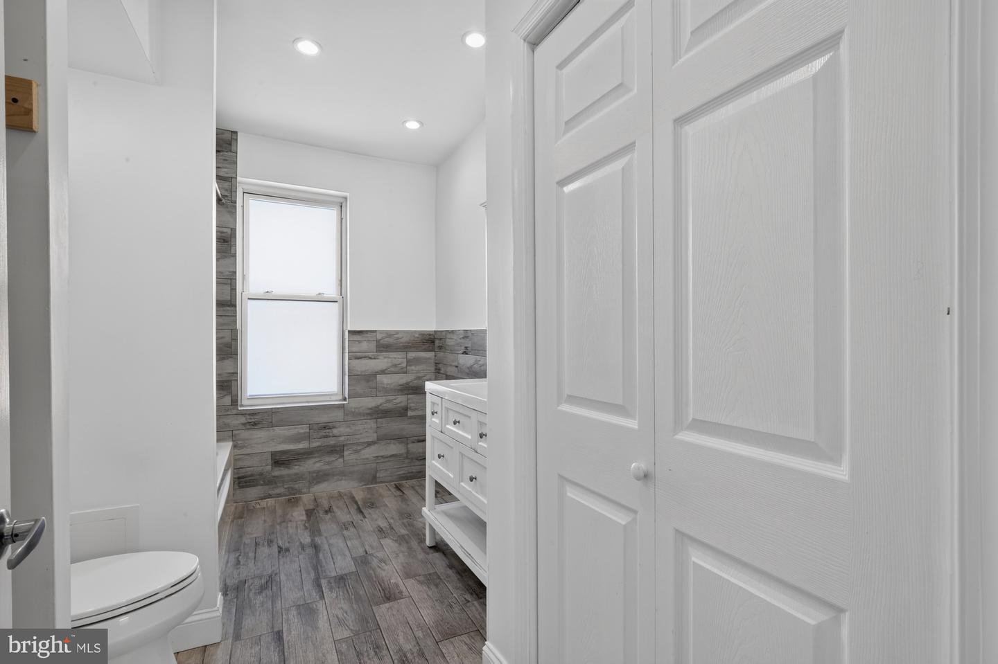 2319 N College Ave #b Property Photo 19