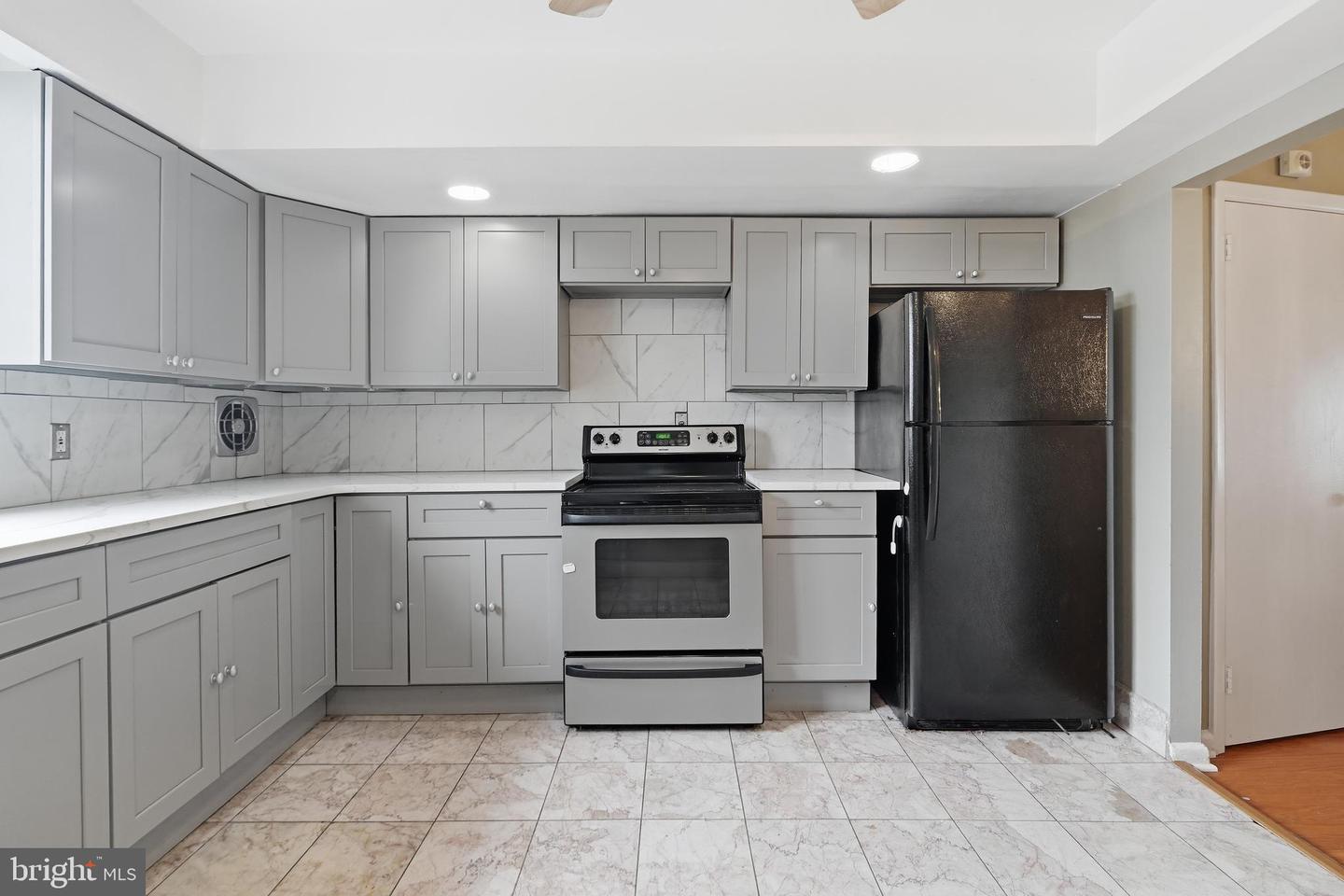7456 Rhoads St Property Photo 13