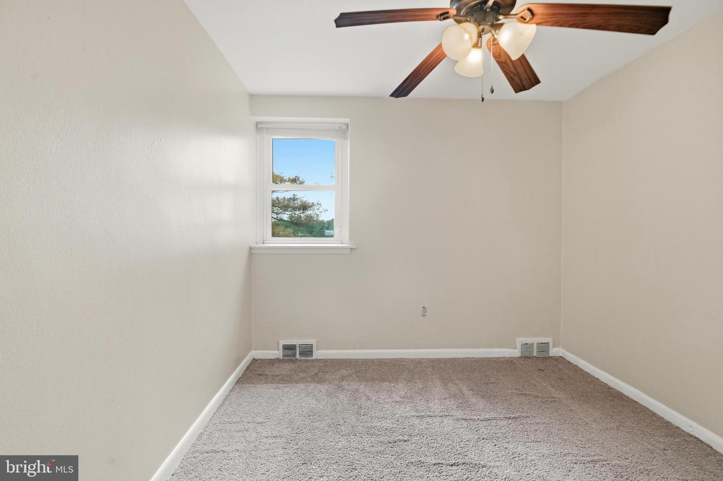 7456 Rhoads St Property Photo 23