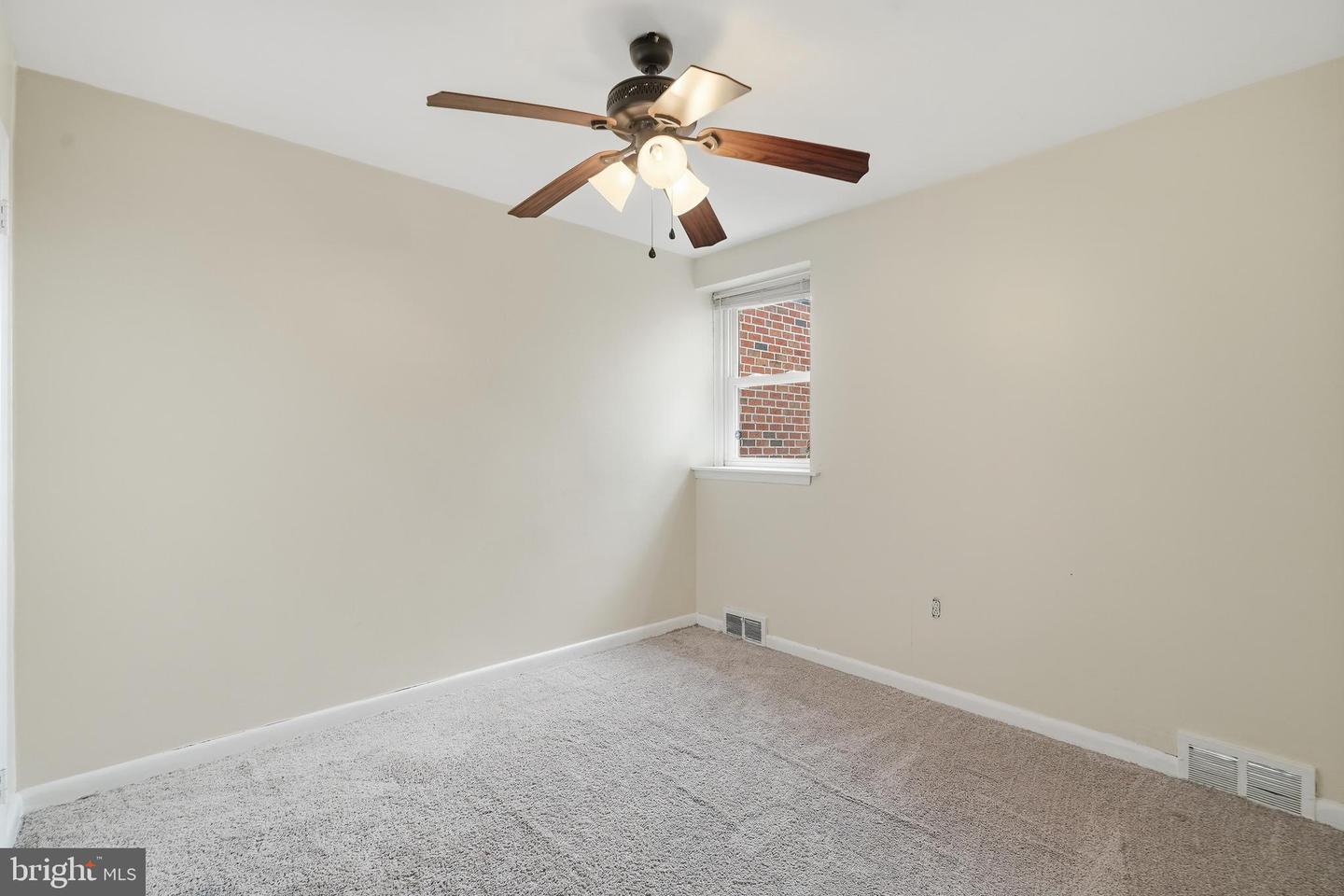 7456 Rhoads St Property Photo 24
