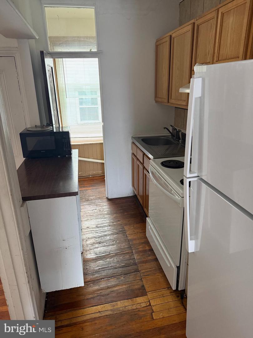 534-36 W Girard Ave #2 Property Photo 3