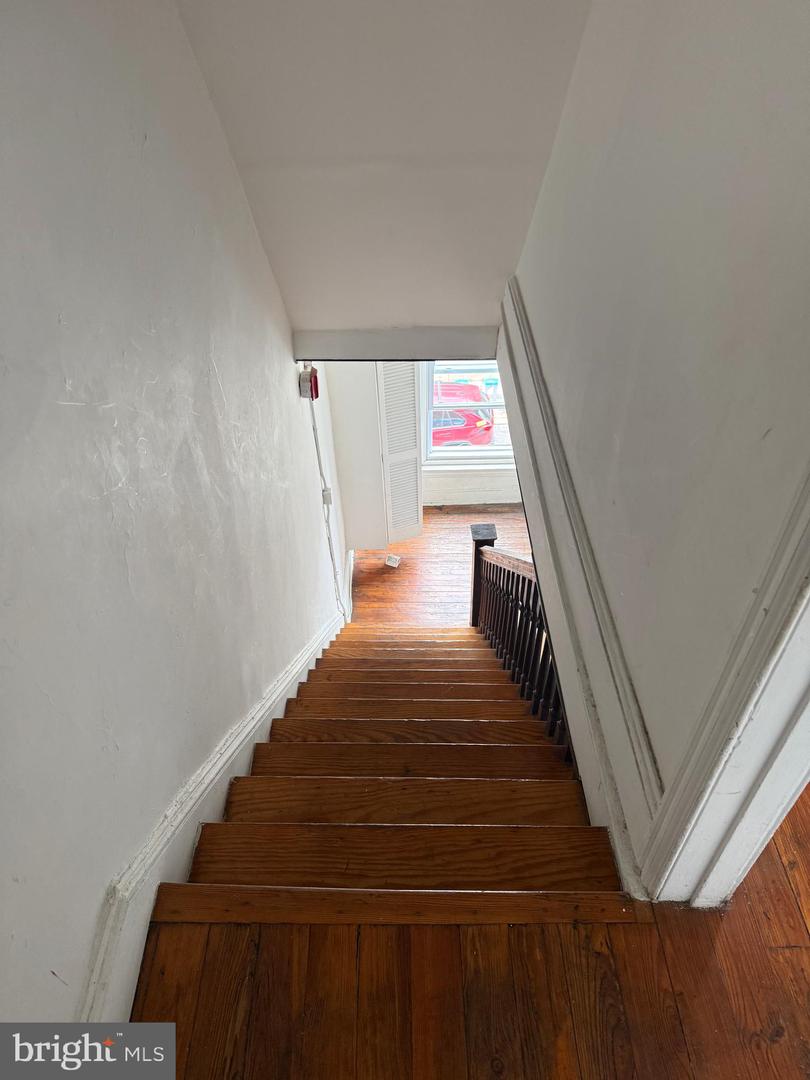 534-36 W Girard Ave #2 Property Photo 5