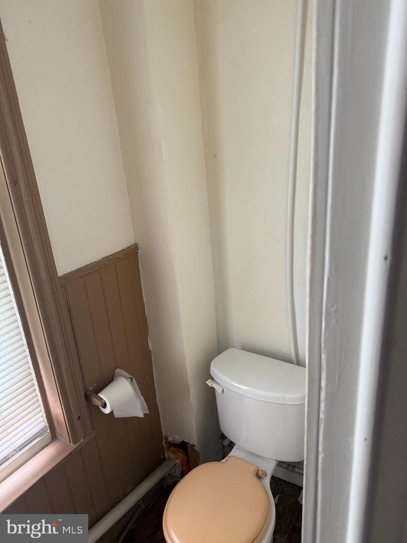 534-36 W Girard Ave #2 Property Photo 9