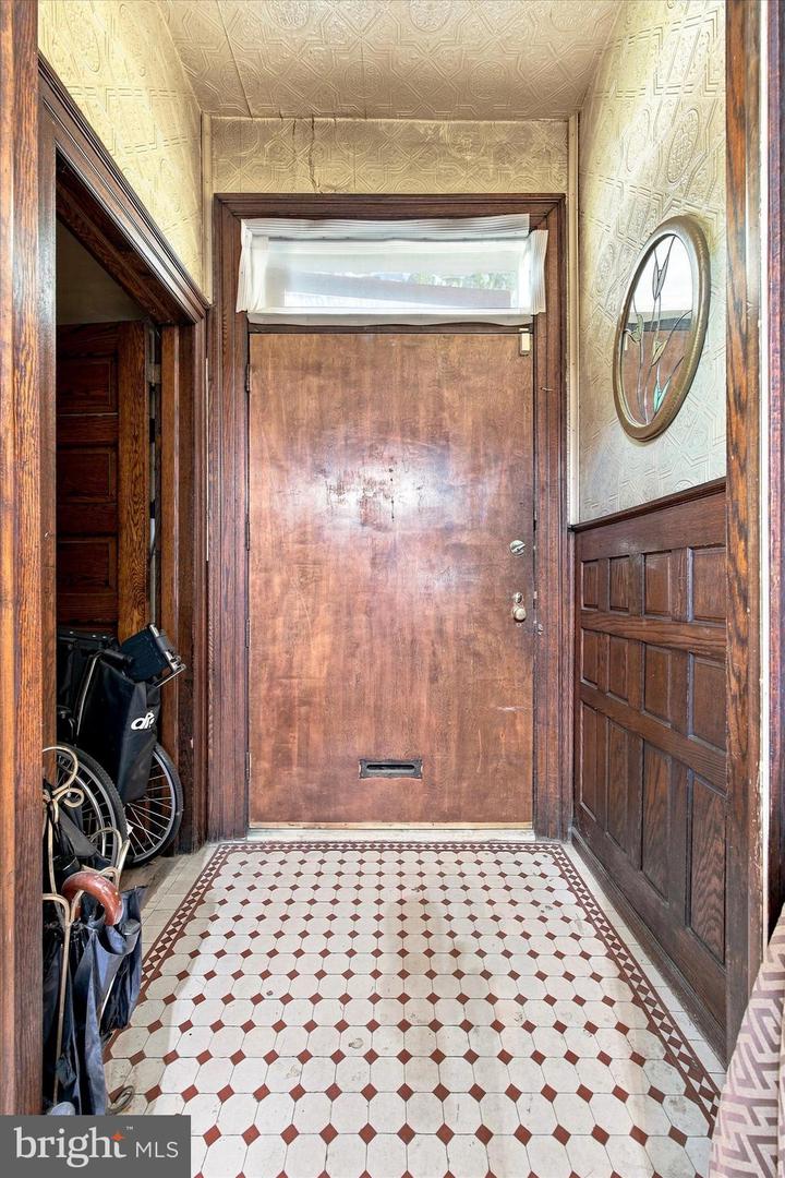102 E Cliveden St Property Photo 5