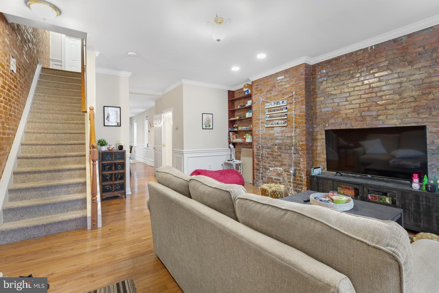 2229 St Albans St Property Photo 3