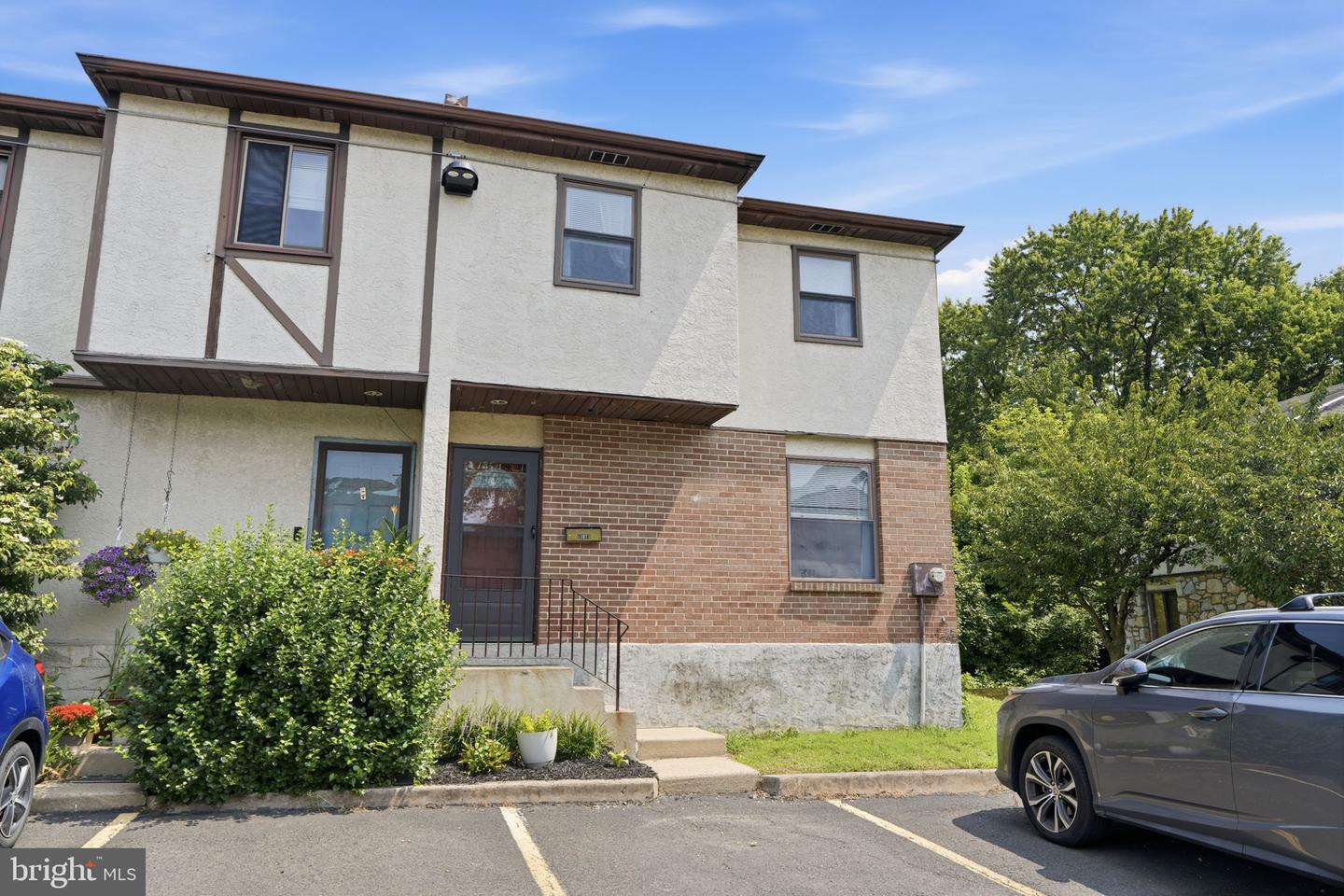 13073 Townsend Rd Property Photo 2