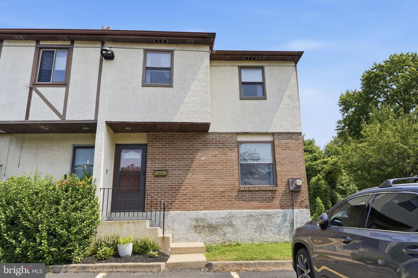 13073 Townsend Rd Property Photo 3