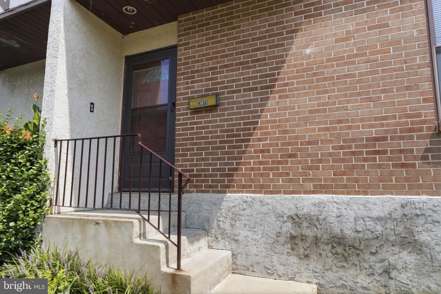 13073 Townsend Rd Property Photo 4