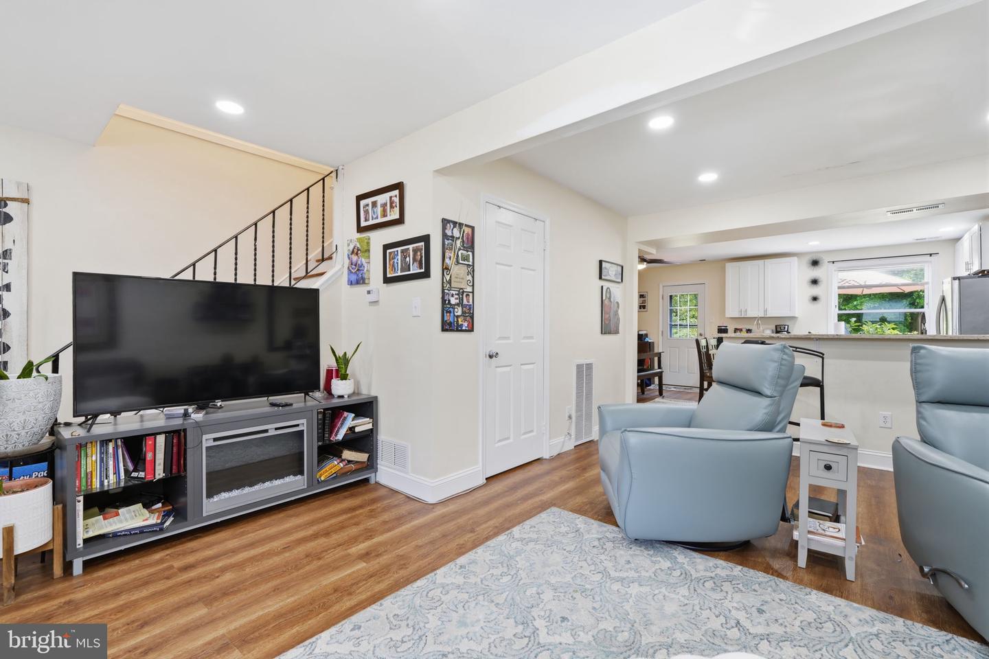 13073 Townsend Rd Property Photo 6
