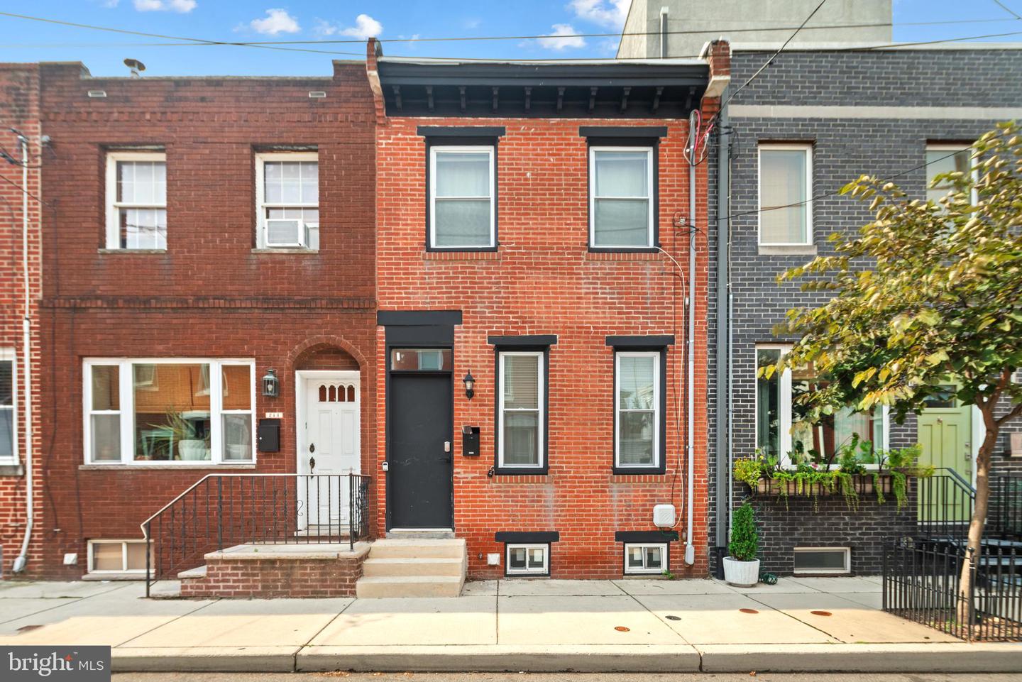 246 Watkins St Property Photo 1