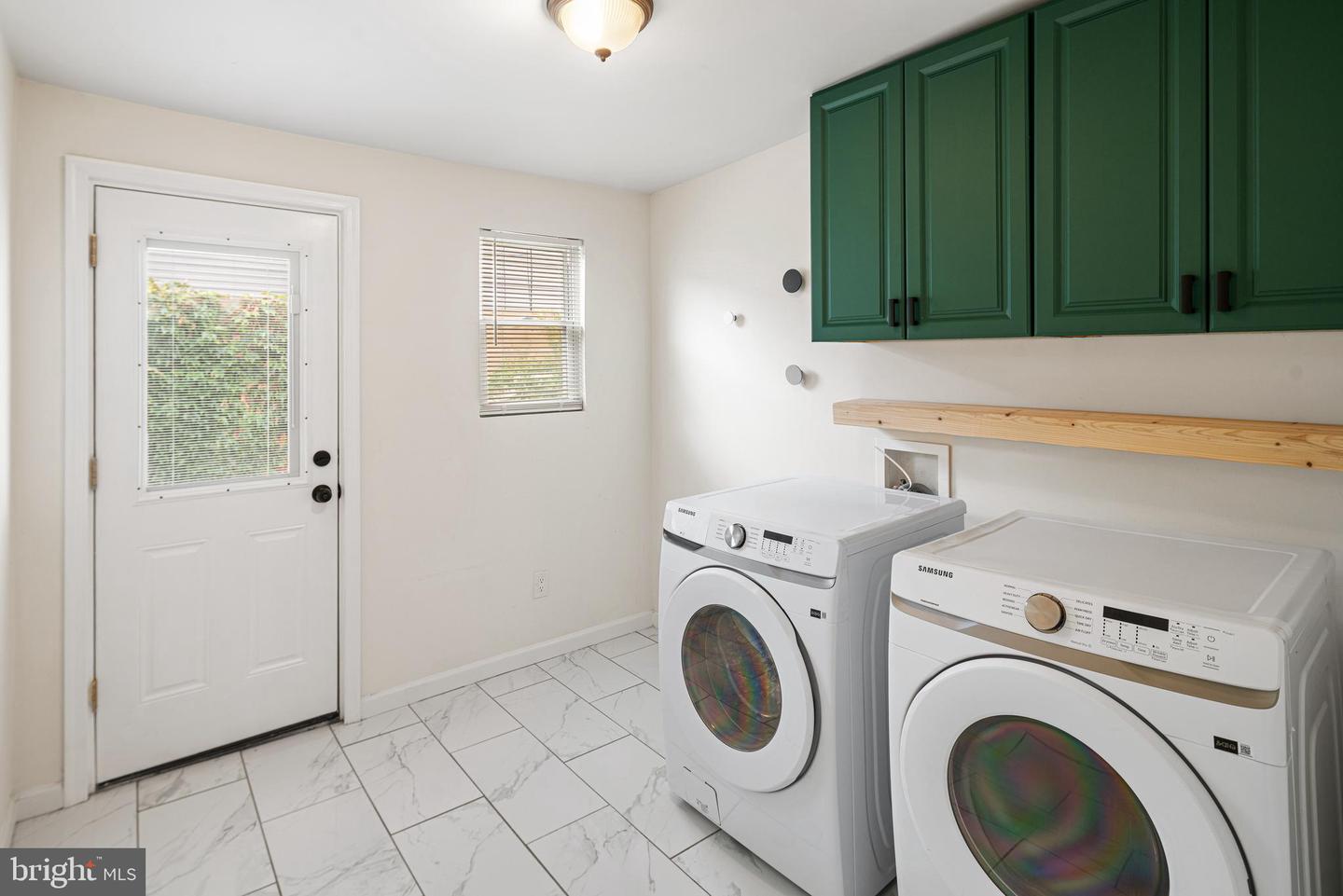 246 Watkins St Property Photo 6