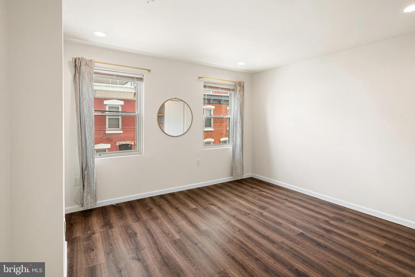246 Watkins St Property Photo 8