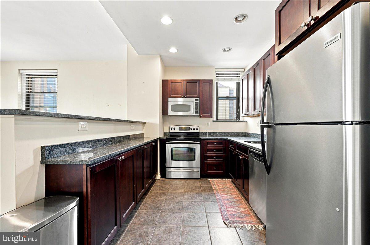 250-00 S 13th St #11e Property Photo 26