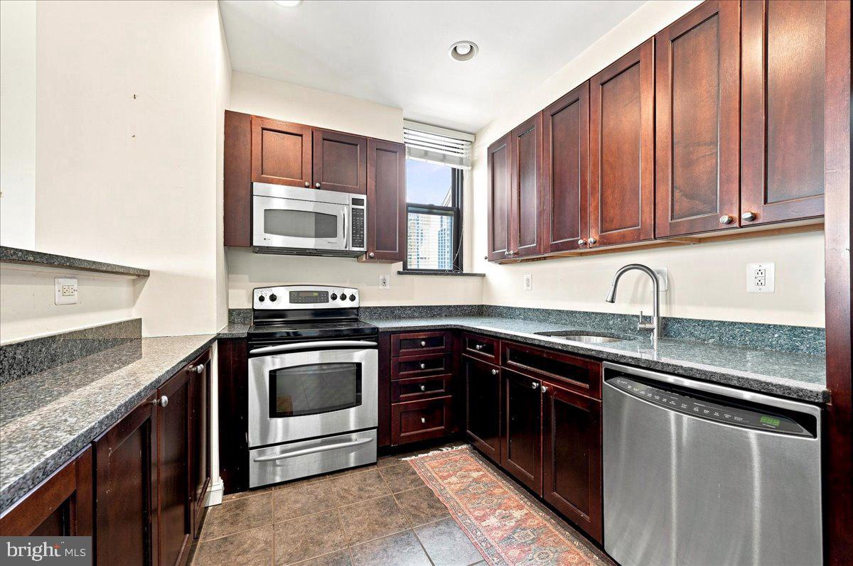 250-00 S 13th St #11e Property Photo 29