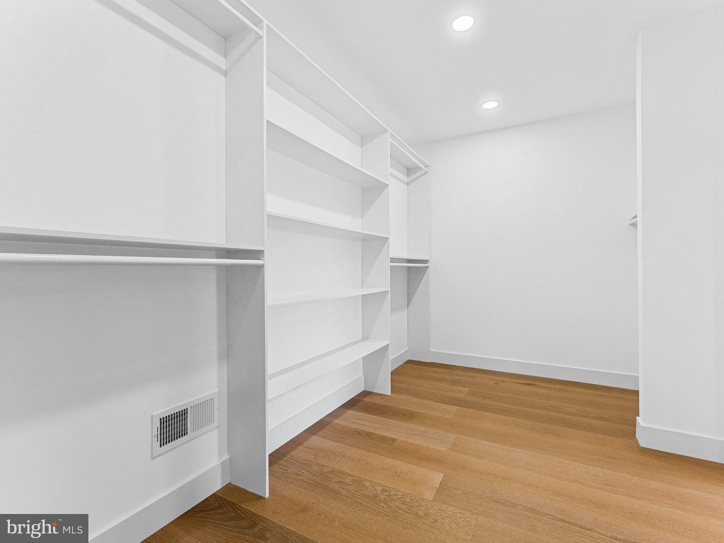 5365 Priscilla St Property Photo 29