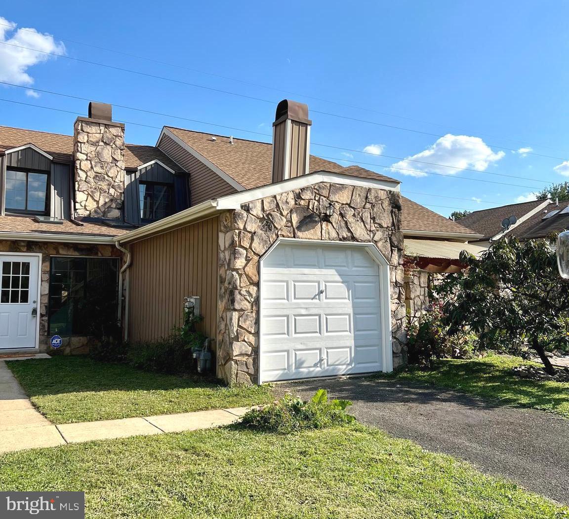 10185 DEDAKER DR Property Photo 1