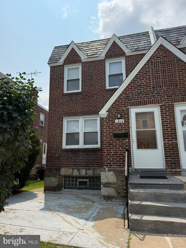 1810 Benson St Property Photo 1