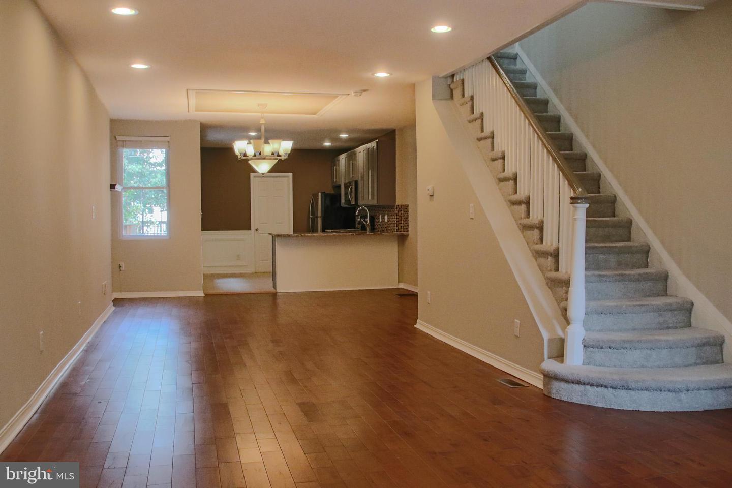 4929 Sansom St Property Photo 3
