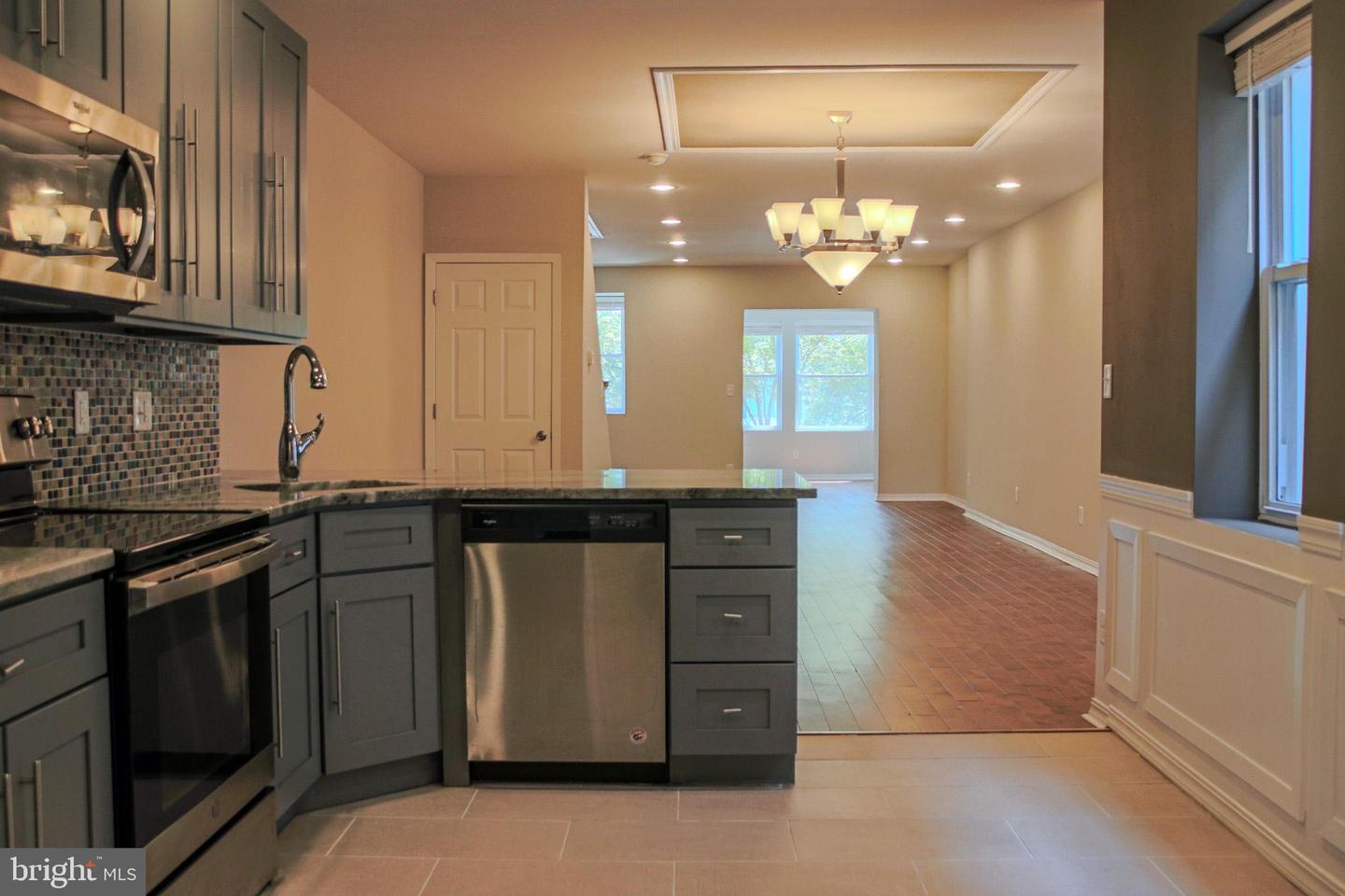 4929 Sansom St Property Photo 4