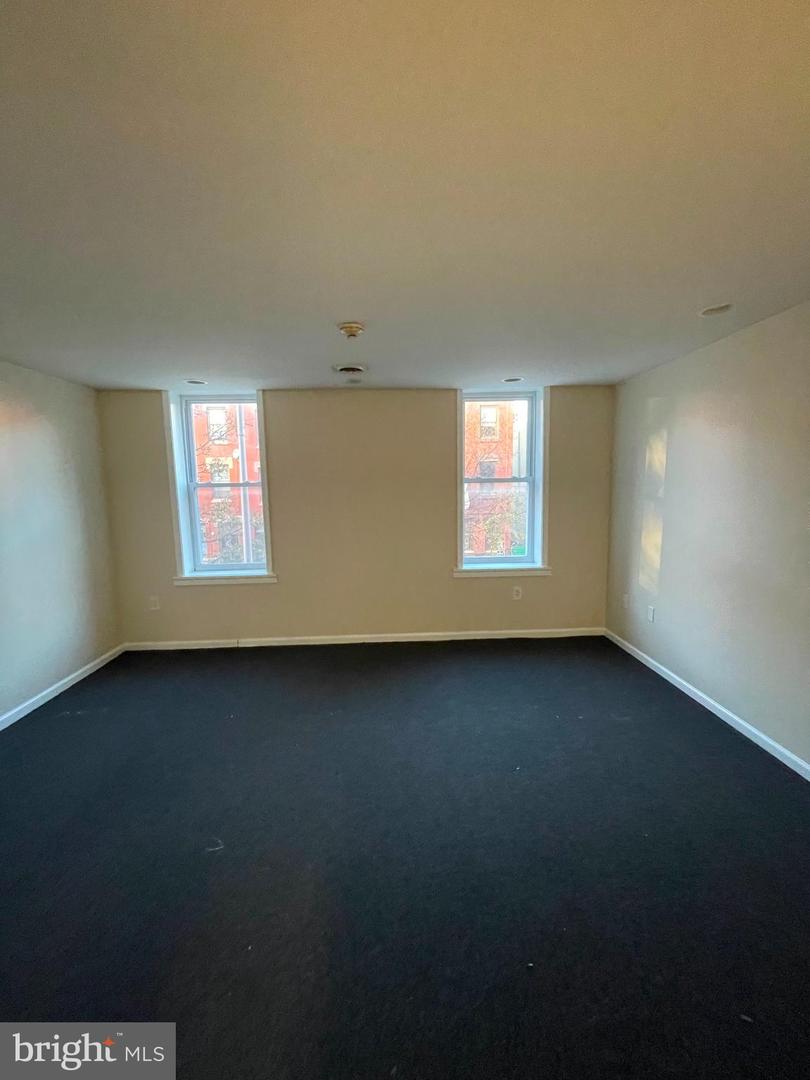 1732 W Diamond St #1 Property Photo 3