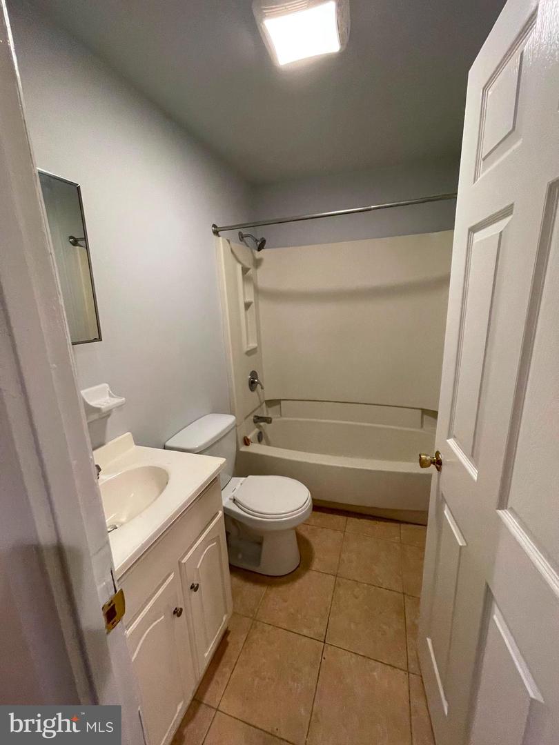 1732 W Diamond St #1 Property Photo 4