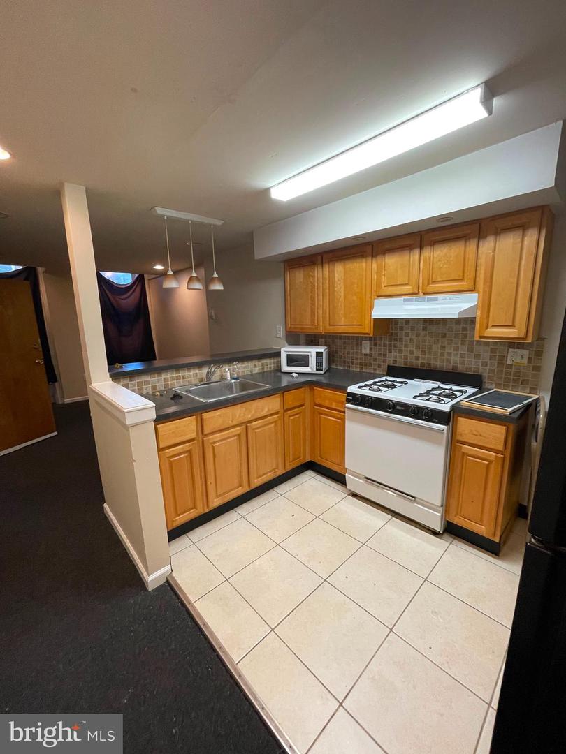 1732 W Diamond St #1 Property Photo 7