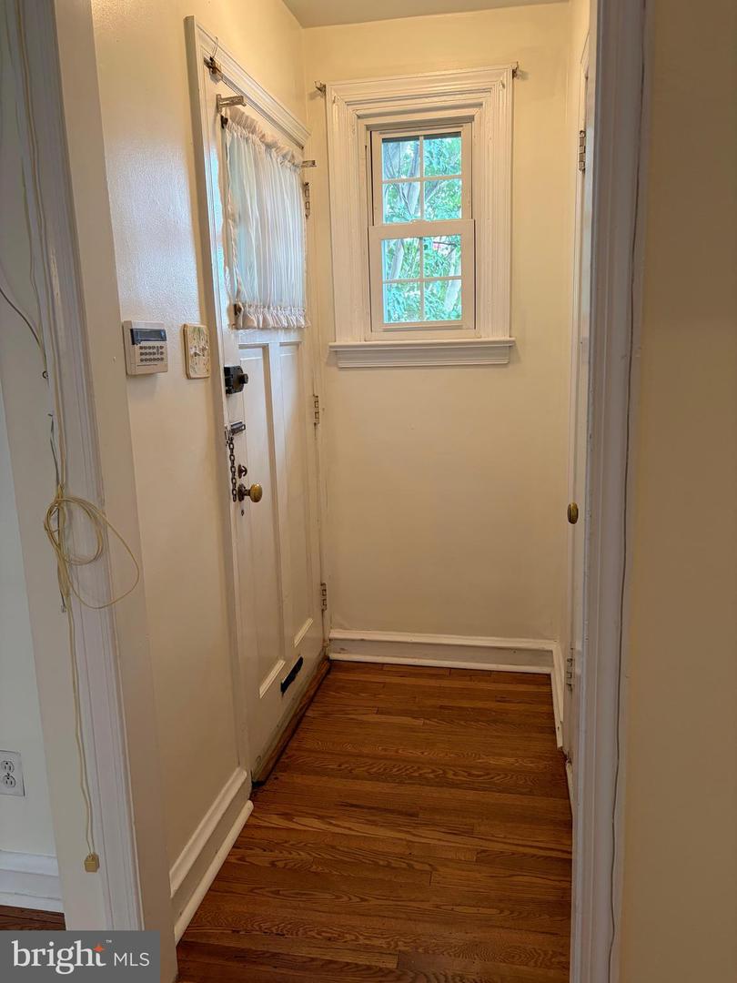 2105 Parkwyn Rd Property Photo 3