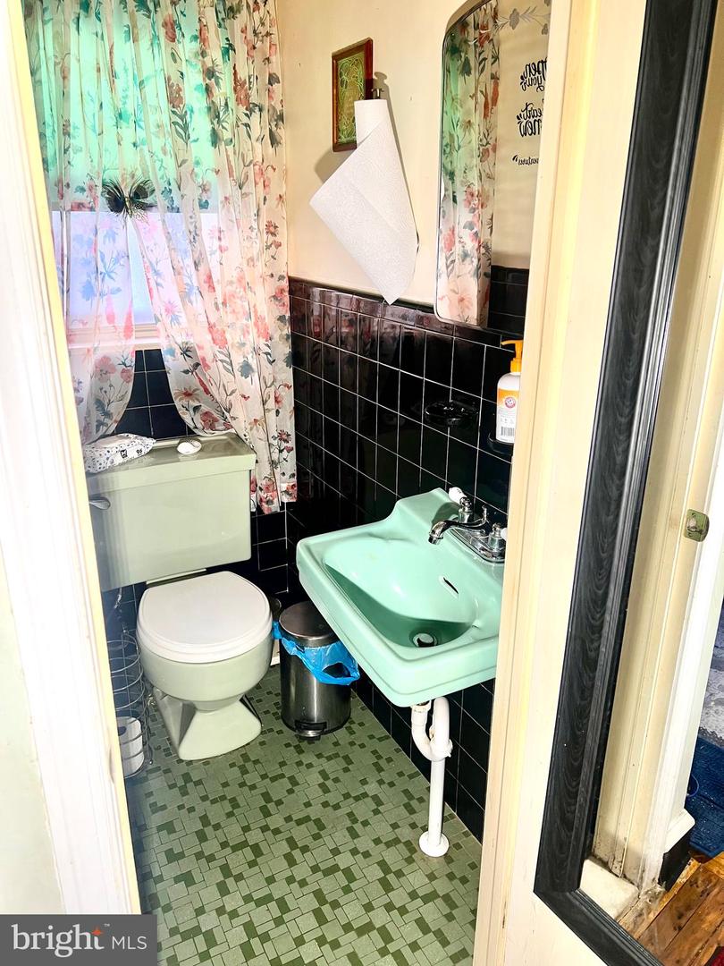 1239 E Cardeza St Property Photo 5