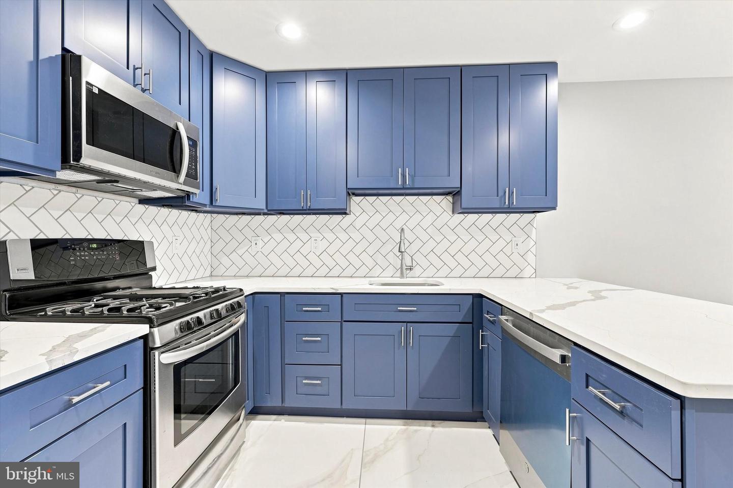 2649 E Clearfield St #unit A (1st Floor) Property Photo 5